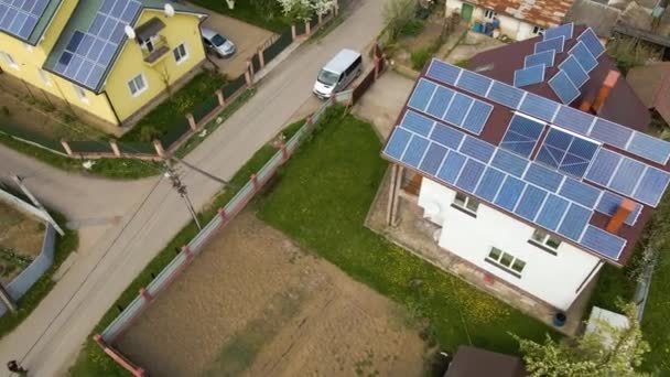 Stavební Střecha Řadami Modrých Fotovoltaických Panelů Vakuových Solárních Kolektorů Pro — Stock video