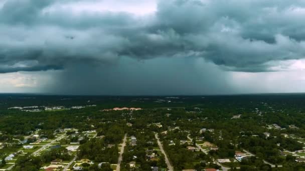 Dark Stormy Clouds Forming Gloomy Sky Heavy Rainfall Suburban Town — Vídeo de Stock