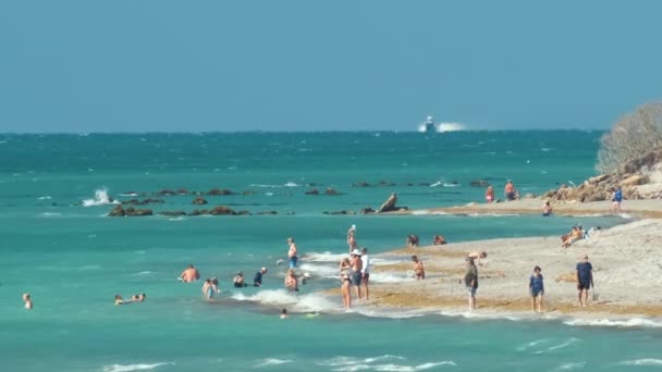 Large Crowd People Sandy Ocean Beach Sunbathing Enjoyng Vacation Sea — Stockvideo