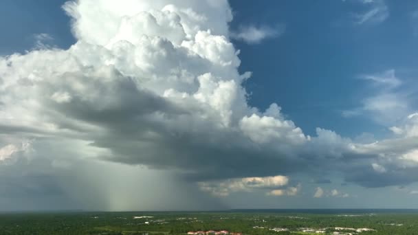 Nuvens Tempestuosas Escuras Que Formam Céu Sombrio Antes Chuvas Fortes — Vídeo de Stock