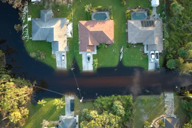 Ian Kasırgası Florida yerleşim bölgesindeki evleri sular altında bıraktı. Doğal afet ve bunun sonuçları.