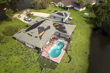 Ian Kasırgası Florida yerleşim bölgesinin çatısını yıktı. Doğal afet ve bunun sonuçları.
