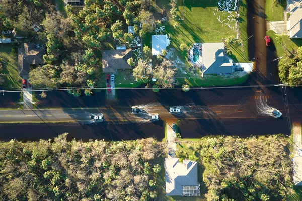 Hurricane Ian Flooded Street Moving Cars Houses Florida Residential Area — Stock Photo, Image