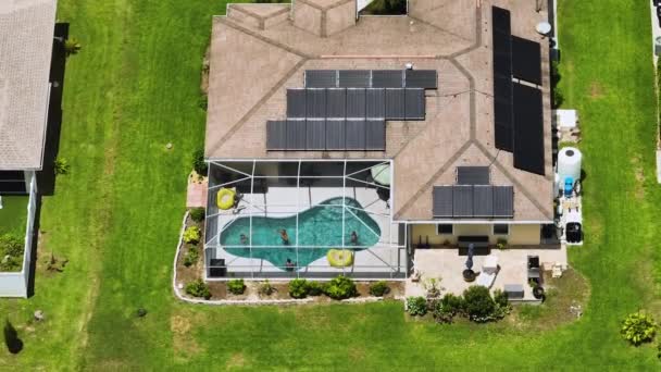 Luftudsigt Typiske Moderne Amerikansk Privat Hus Med Swimmingpool Familie Har – Stock-video