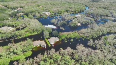 Ian Kasırgası Florida yerleşim bölgesindeki evleri sular altında bıraktı. Doğal afet ve bunun sonuçları.