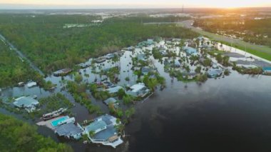 Ian Kasırgası Florida yerleşim bölgesindeki evleri sular altında bıraktı. Doğal afet ve bunun sonuçları.