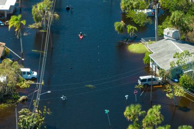 Florida yerleşim bölgesinde Ian kasırgası ile sel basmış evler. Doğal afetin sonuçları..