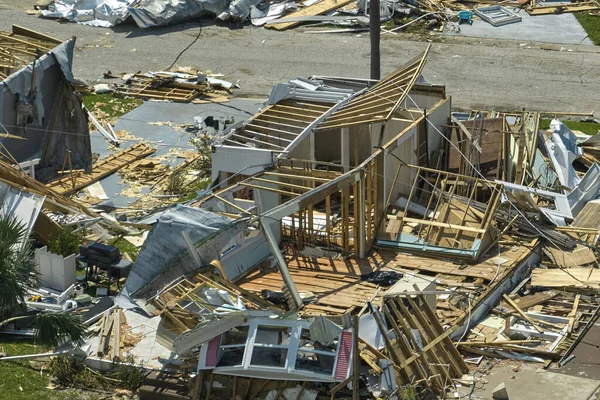 Förstörd Orkanen Ian Förorts Hus Florida Husbil Bostadsområde Konsekvenser Naturkatastrofer — Stockfoto