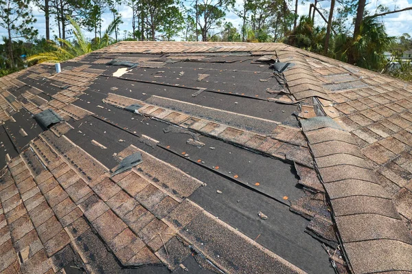 Damaged House Roof Missing Shingles Hurricane Ian Florida Consequences Natural — Stock Photo, Image