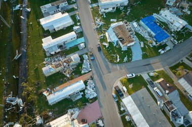 Florida 'daki seyyar evlerdeki Ian kasırgası yüzünden ağır hasar görmüş. Doğal afetin sonuçları..