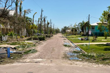 Florida 'daki Ian Kasırgası' ndan sonra etrafa saçılmış enkazlar. Doğal afetin sonuçları..