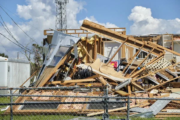 Schwer Beschädigtes Mobilheim Nach Hurrikan Ian Florida Wohngebiet Folgen Von — Stockfoto