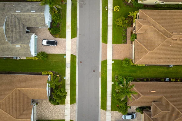 Luftaufnahme Von Eng Gelegenen Einfamilienhäusern Einem Geschlossenen Vorort Von Florida — Stockfoto
