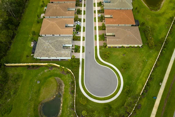 Вид Воздуха Тупик Соседству Плотно Заполненными Домами Флориде Закрытыми Жилыми — стоковое фото