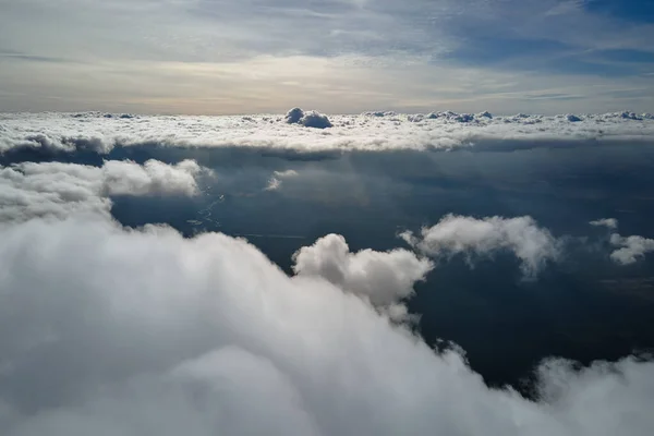 Vue Aérienne Depuis Fenêtre Avion Haute Altitude Terre Couverte Nuages — Photo