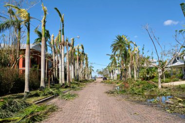 Florida 'daki Ian Kasırgası' ndan sonra etrafa saçılmış enkazlar. Doğal afetin sonuçları..