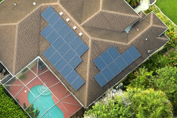 Vista Aerea Tipico Tetto Edificio Americano Con Pannelli Fotovoltaici Solari — Foto Stock
