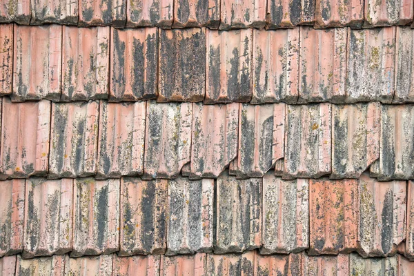Nahaufnahme Oberfläche Alter Verwitterter Keramikziegel Die Das Dach Eines Gebäudes — Stockfoto