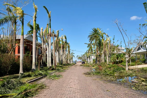 Florida 'daki Ian Kasırgası' ndan sonra etrafa saçılmış enkazlar. Doğal afetin sonuçları..