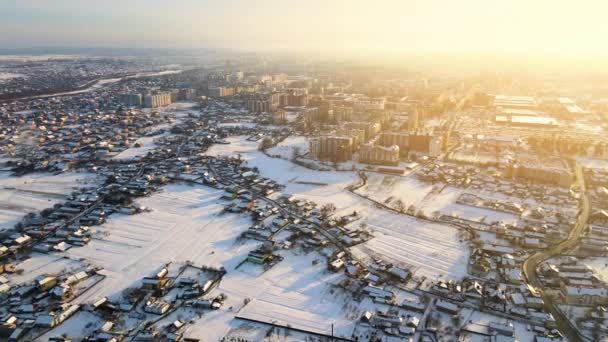 Vista Aérea Casas Particulares Com Cobertas Neve Telhados Subúrbios Rurais — Vídeo de Stock