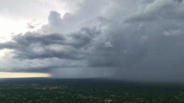 Şiddetli Fırtına Sırasında Fırtınalı Gökyüzünde Oluşan Kara Uğursuz Bulutların Manzarası — Stok video