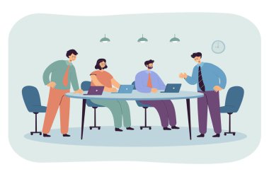 Yönetim kurulu ile ofis personeli arasındaki anlaşmazlık. Kızgın iş ortakları toplantı odasındaki düz vektör illüstrasyonunda tartışıyorlar. Sancak veya web sitesi tasarımı için iletişim, çatışma konsepti