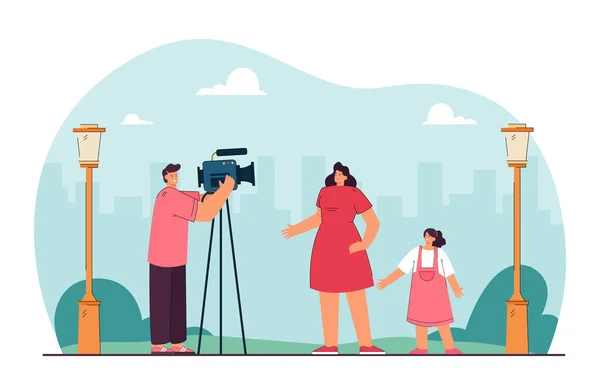 Cameraman Shooting Mother Daughter City Background Filmmaking Scene Park Flat — стоковый вектор