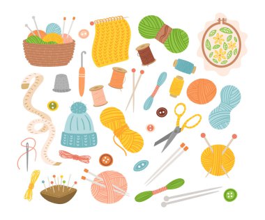 Düz vektör çizimleri yapmak ve örmek için araçlar ayarlandı. Dikiş işleri için aksesuarlar: yün iplikler, makas, iğneler, iplik topları, beyaz arka planda izole edilmiş tığ işi. Hobi, el işi konsepti