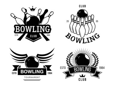 Bowling kulübü etiketleri hazır. Metin, top, raptiye ve bovling takımının sembollerinin olduğu tek renkli amblem şablonları. Eğlence, hobi ve boş zaman kavramları için vektör çizimleri