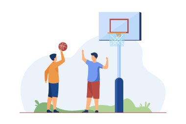 Sokaklarda basketbol oynayan gençler. Top, çocuk, arkadaş düz vektör çizimi. Pankart, web sitesi tasarımı veya iniş web sayfası için spor oyunu ve yaz etkinliği kavramı