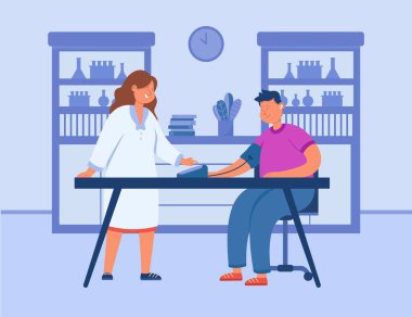 Karikatür doktoru hastanedeki hastanın kan basıncını ölçüyor. Doktor ve hasta adam, revirde masada oturuyorlar. Pankart için kardiyoloji kliniği konsepti, web sitesi tasarımı