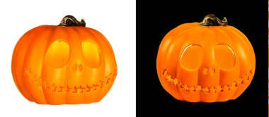  İzole edilmiş kabak kafalı Jack-o-fener siyah ve beyaz arka planda yakın plan 