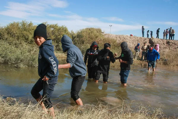 2021 Family Central America Crosses Border Mexico United States Intention — Stock Photo, Image