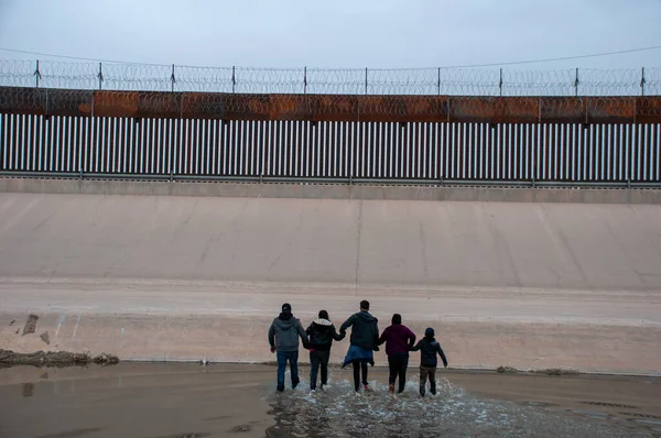 2021 Family Central America Crosses Border Mexico United States Intention — Stock Photo, Image