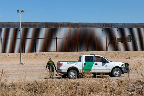 Central American Migrants Detained Border Patrol Irregularly Crossed Border Seek — Stock Photo, Image