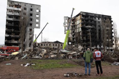 Ukrayna 'daki Rus ordusunun işgali sırasında birçok aile konut binaları, evler, şirketler füzeler tarafından tahrip edildi.