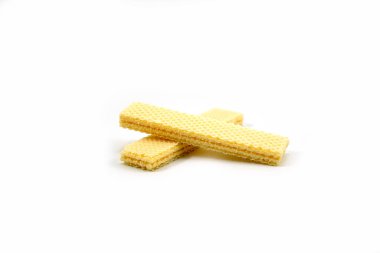 Beyaz arka planda izole edilmiş piramit şeklinde lezzetli gofret çubukları. Kahvaltıya uygun tatlı yemek.