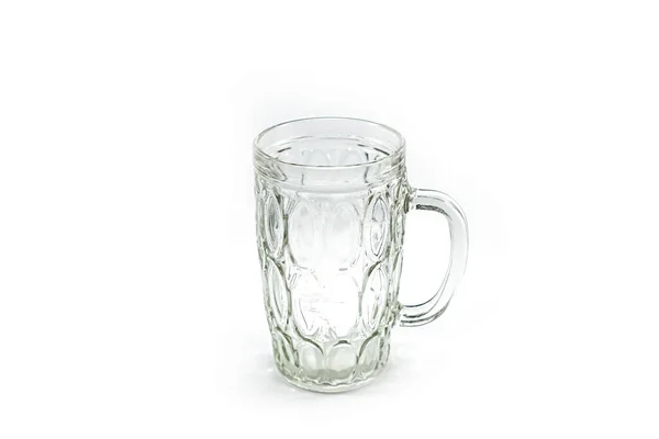 用白色底座隔离的玻璃制成的透明杯子 — 图库照片