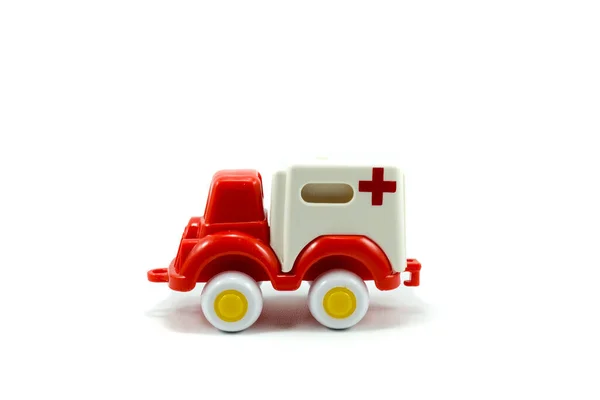 Rode Verf Plastic Speelgoed Ambulance Auto Geïsoleerd Witte Achtergrond — Stockfoto