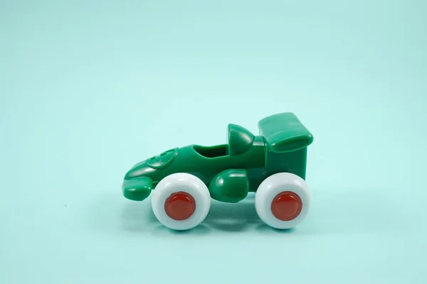 Carro Corrida Brinquedo Plástico Pintura Verde Com Número Isolado Fundo — Fotografia de Stock