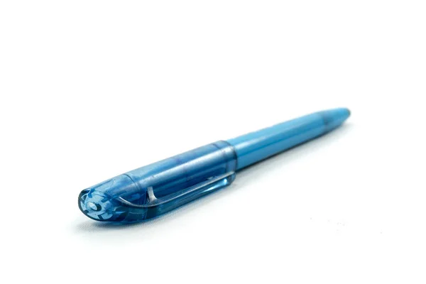 Μπλε Πλαστική Πένα Που Απομονώνεται Λευκό — Φωτογραφία Αρχείου