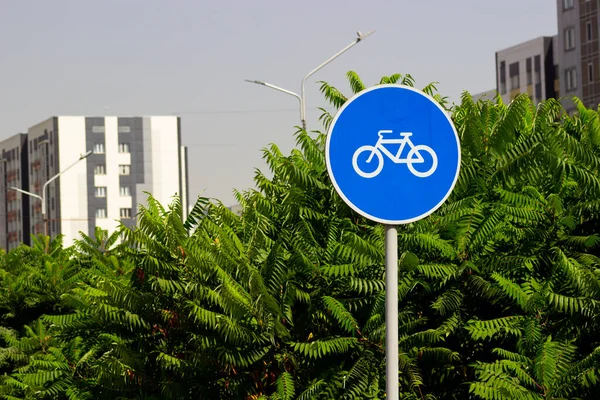 Bicycle sign with green trees background