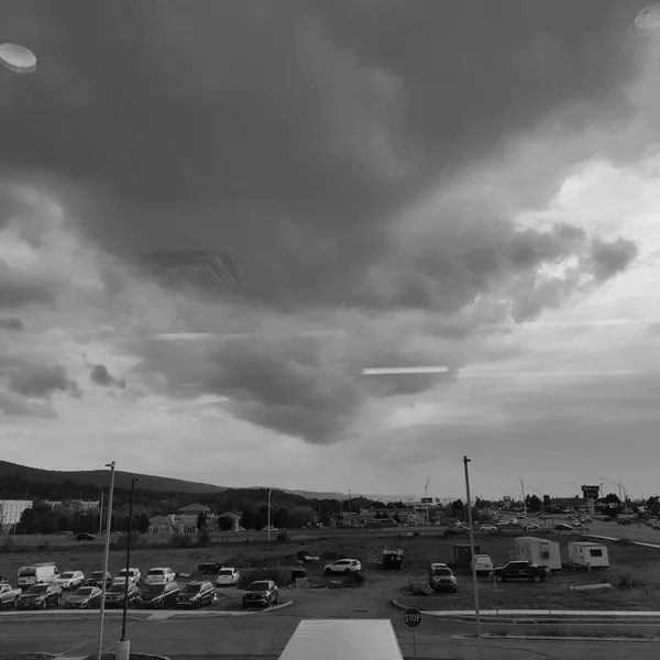 Nuvens Pretas Brancas Mar — Fotografia de Stock