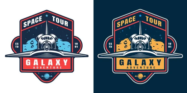 Emblème Coloré Galaxy Adventure Avec Vue Avant Navette Dans Style — Image vectorielle