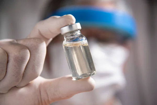 Scientist Holding Ampoule Filled New Analysys Liquid — Foto Stock