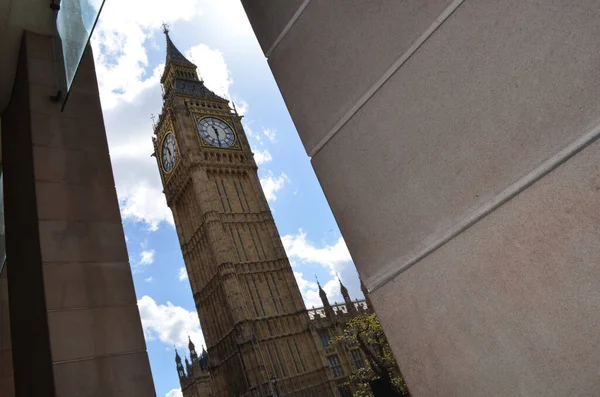 Foto Big Ben Contra Cielo Nuboso — Foto de Stock