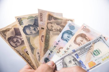 Banknotları elle tut