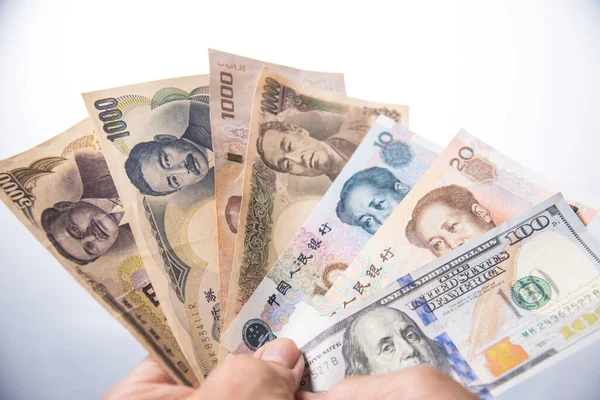 Banknotları elle tut