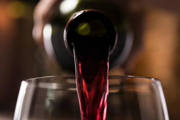Closeup Red Wine Pouring Bottle — Foto Stock