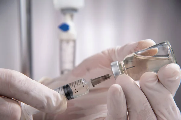 Doctor Pierce Syringe Needle Drug Bottle — Fotografia de Stock